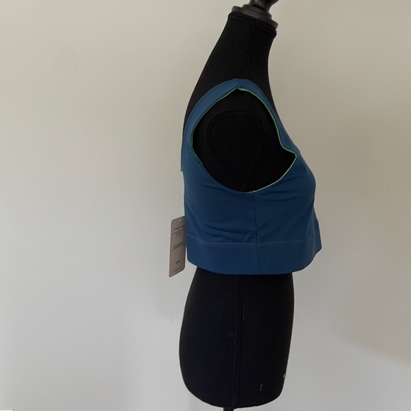 NWT Fabletics reversible medium impact sports bra - Picture 4 of 6